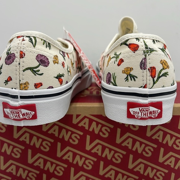 Vans WMNS Authentic Poppy Floral Cream
VN0A5JMPCRM Sneakers - Picture 13 of 16